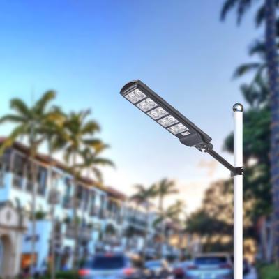 Luz de rua solar ip67 ao ar livre lâmpada ao ar livre sensor de movimento inteligente de alto lúmen tudo em um fornecedor de luz de rua led solar
